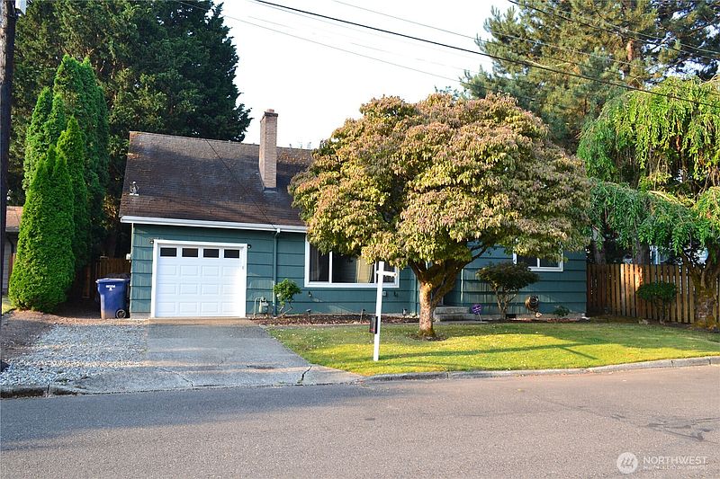 5th image of 1108 10th Street NE