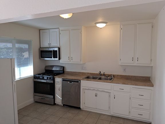 3rd image of 4055 Oakmont Ln #B