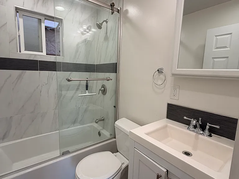 1324 Addison St — Photo 2