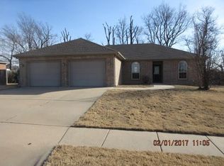 202 Lion Dr N, Gravette, AR 72736