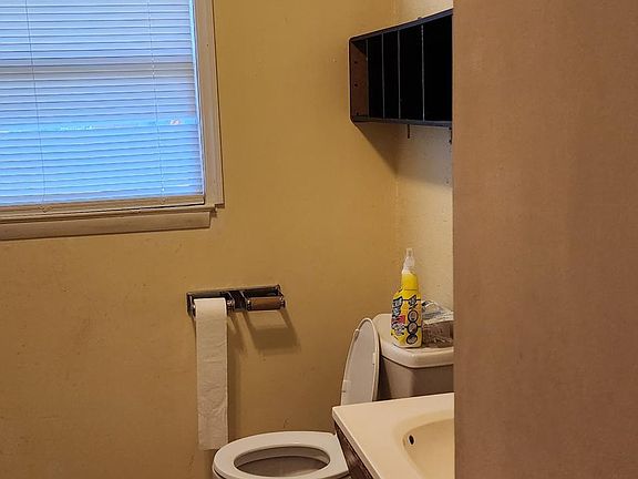 4th image of 3687 Red River Dr