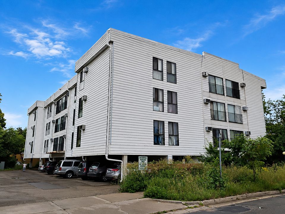 1st image of 925 30th Ave S APT 206