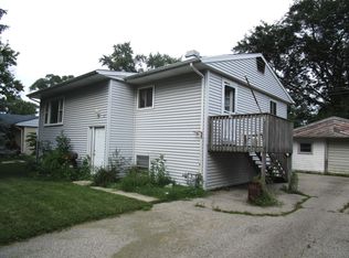 53 Hickory Dr, Carpentersville, IL