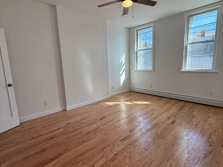 1569 Broadway #B — Photo 4