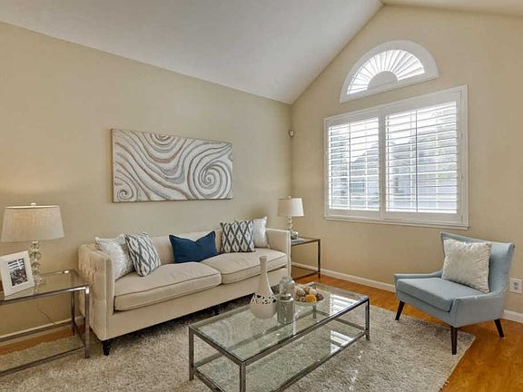 4th image of 1319 Chessington Dr