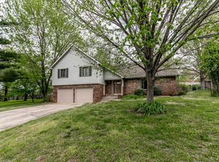 2807 E Ridgeview Cir, Springfield, MO 65804