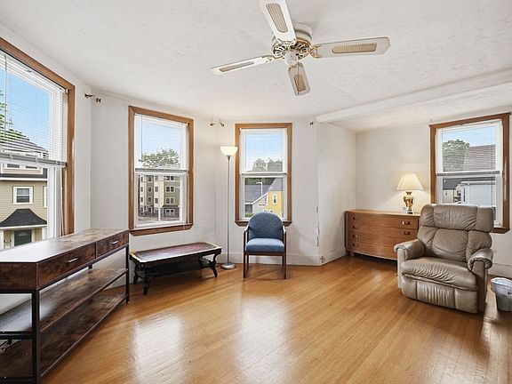 3rd image of 11-13 Brookfield St