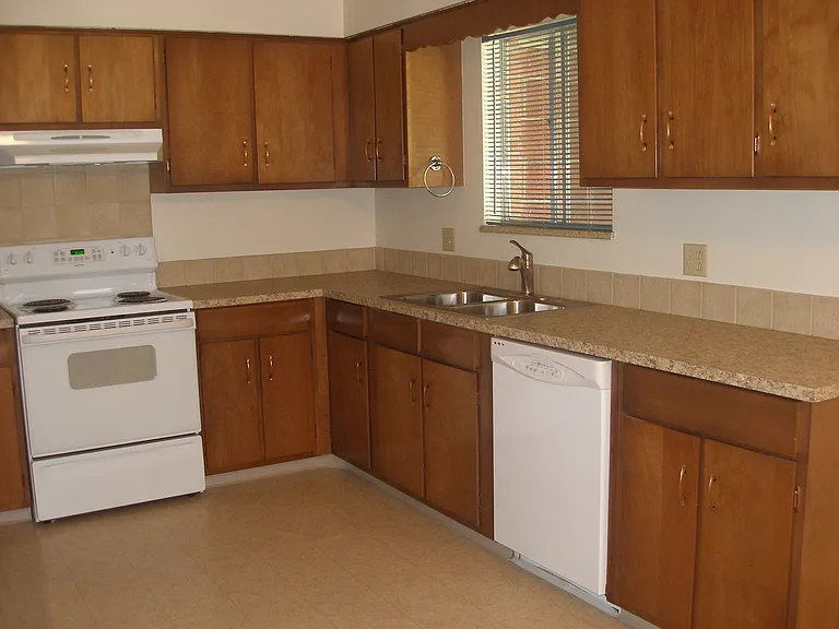 1404 Cypress Dr — Photo 4