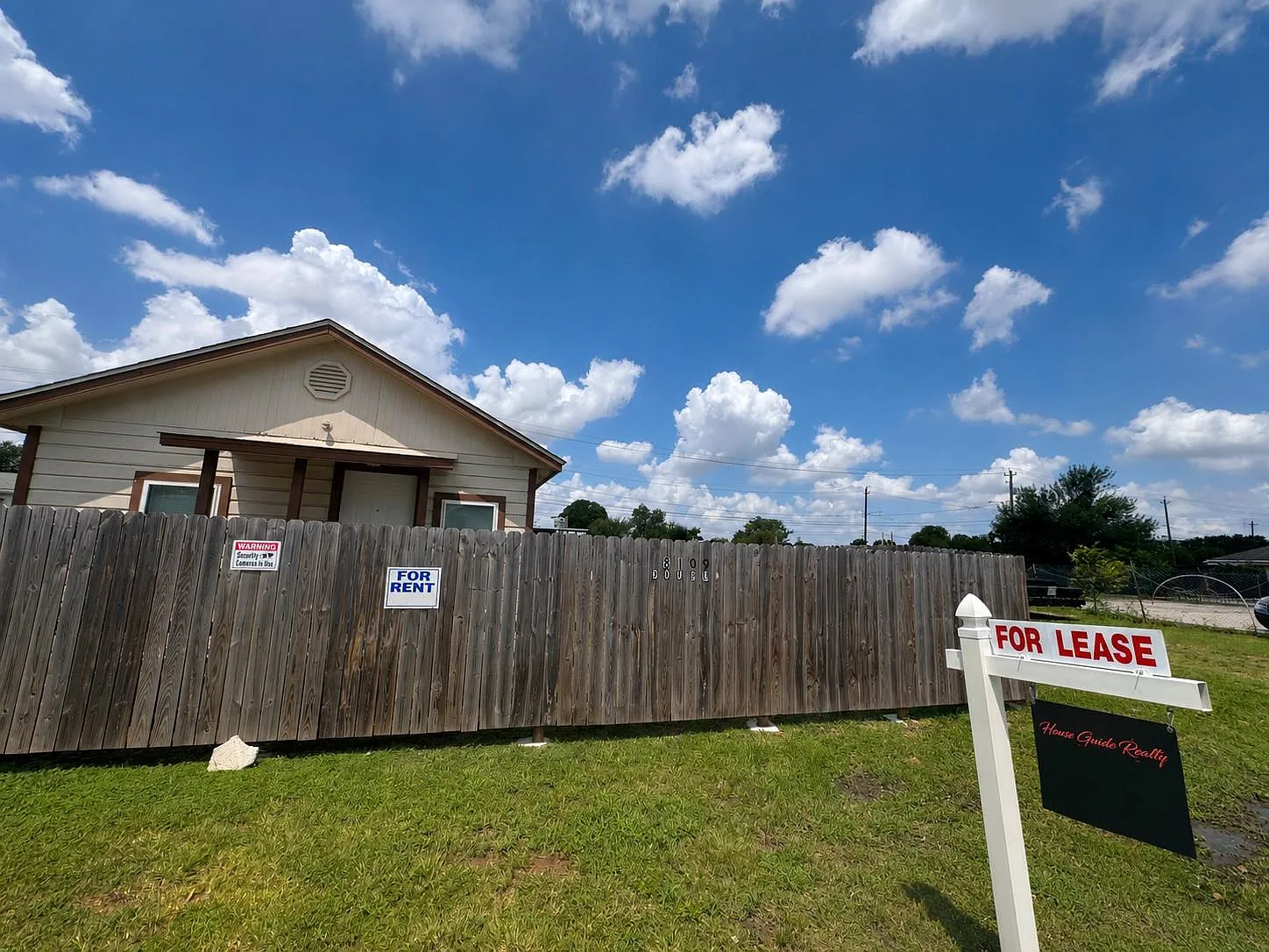 2 bed, 1.0 bath, 468 sqft, $1,300 — Photo 2