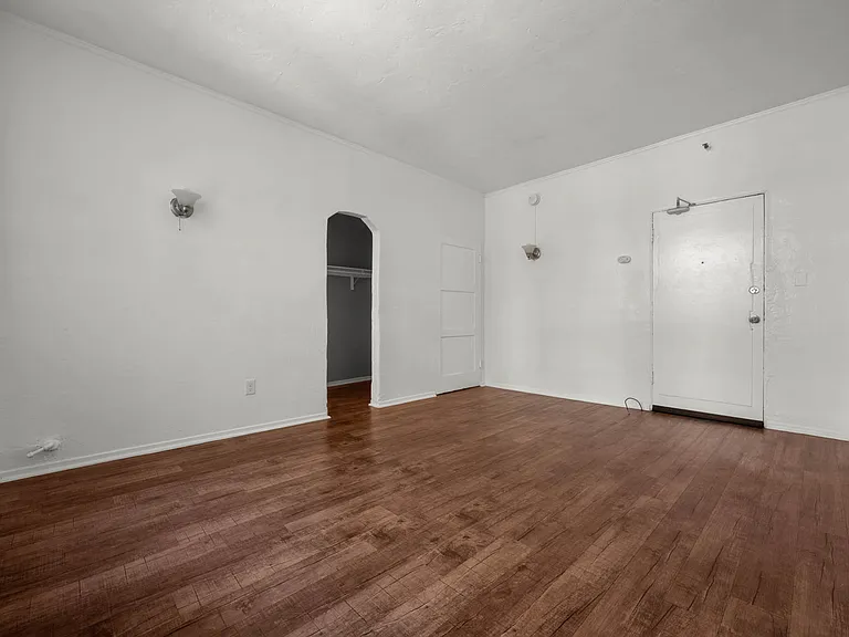 1610 N Normandie Ave — Photo 3