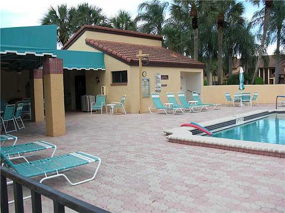 5th image of 6295 Aspen Glen #101