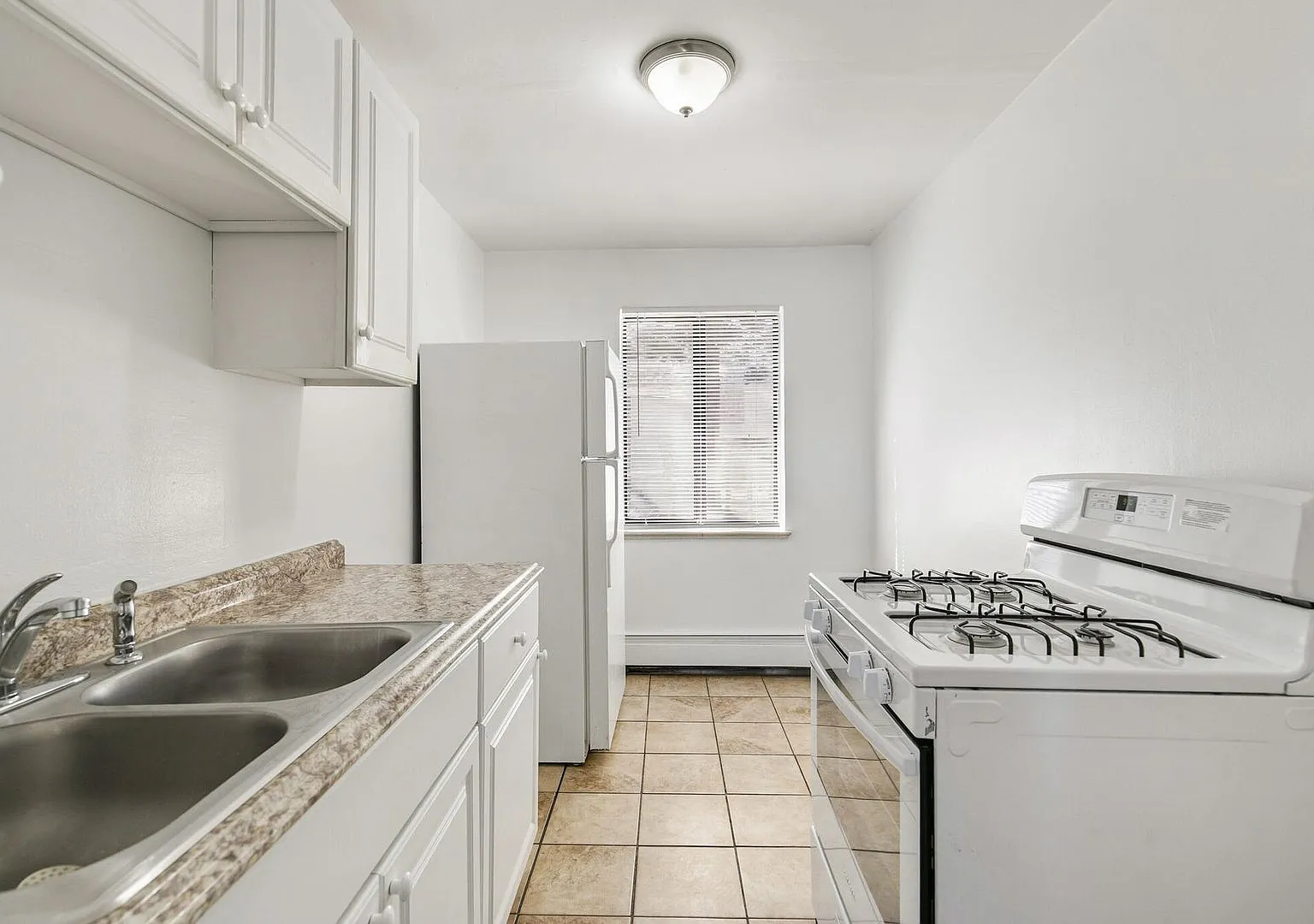 One Bedroom One Bathroom in Heart of the East Colfax — Photo 1