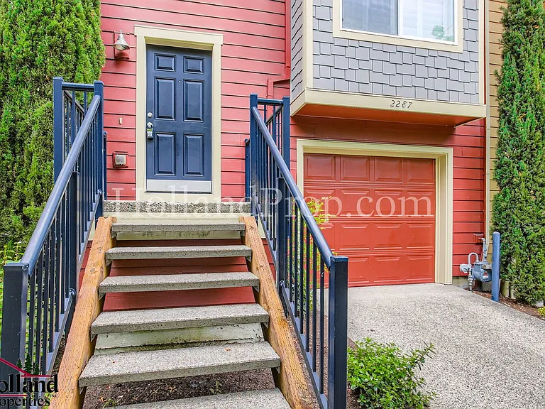 2287 NE Sheffield Ave — Photo 3