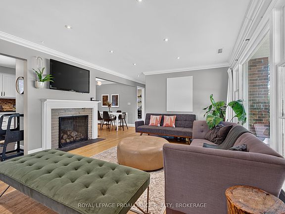 4th image of 27 Elizabeth Ave