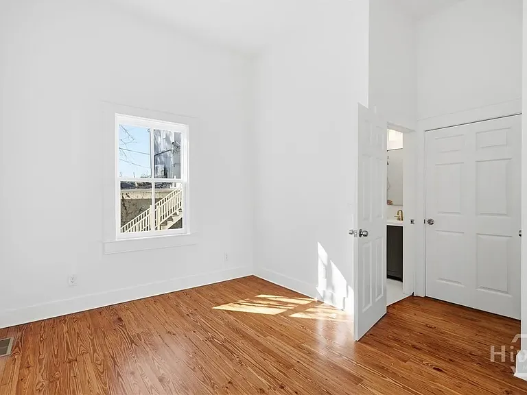 203 E 39th St #A — Photo 10