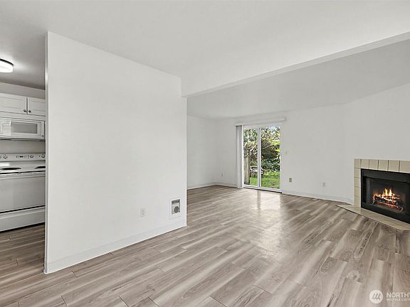 3rd image of 402 4th Street SE