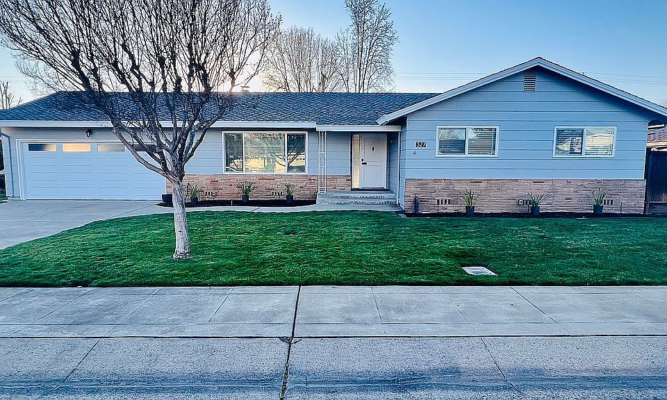 1st image of 327 Wood Dr