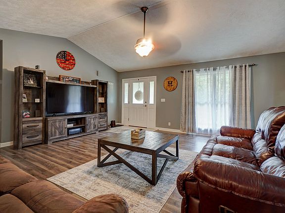 3rd image of 468 W Melchoir Dr N