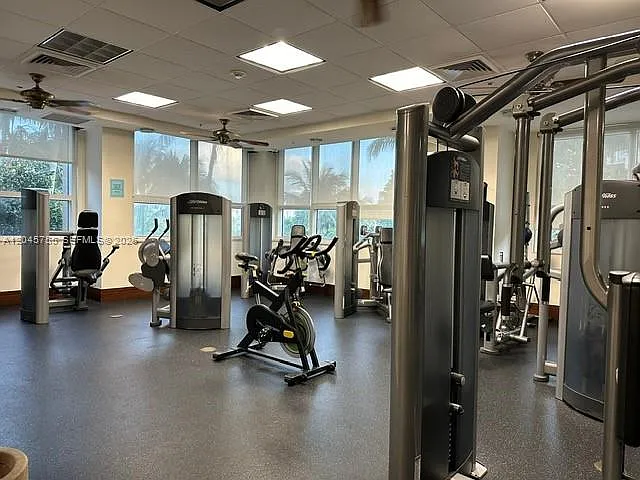 19501 W Country Club Dr #406 — Photo 9