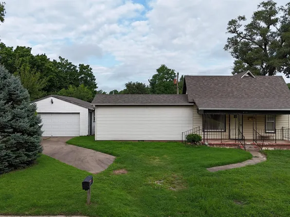 615 N 5th St, Arkansas City, KS 67005