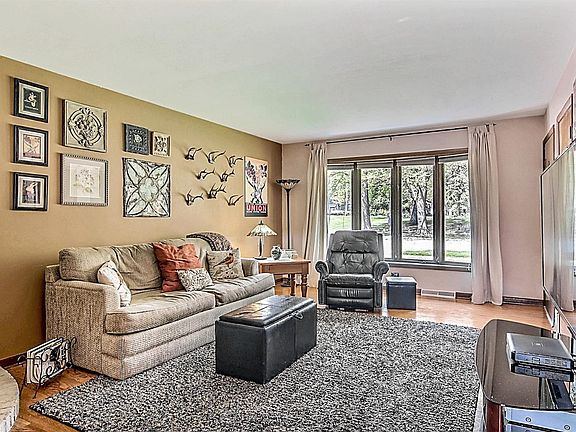 3rd image of 2427 Andrew Dr