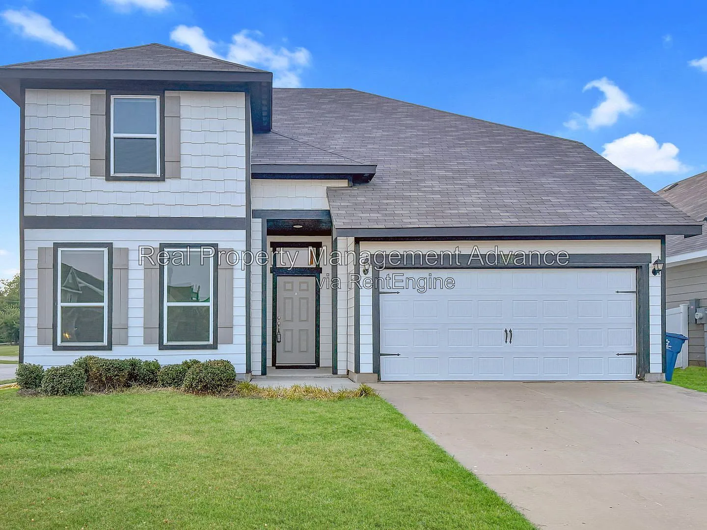 4 bed, 3.0 bath, 2800 sqft, $2,495 — Photo 1