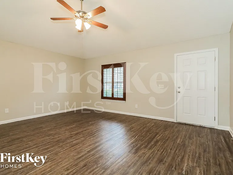 5668 Village Pond Cir — Photo 3