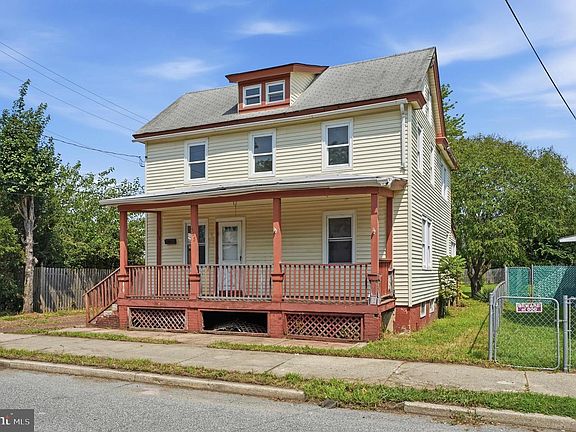 2nd image of 515 Dock St