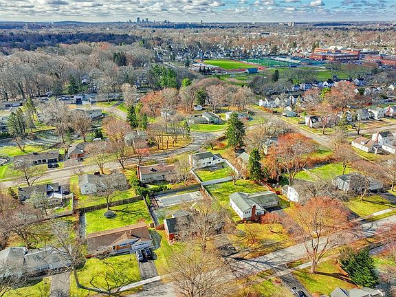 4th image of 41 Old North Hl