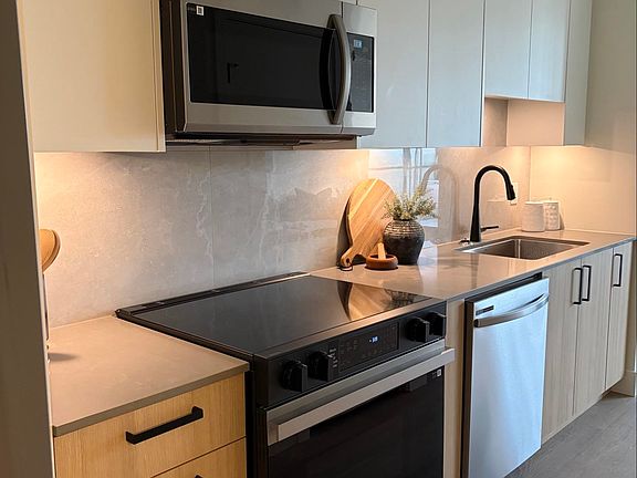 3rd image of 10065 133rd St #616