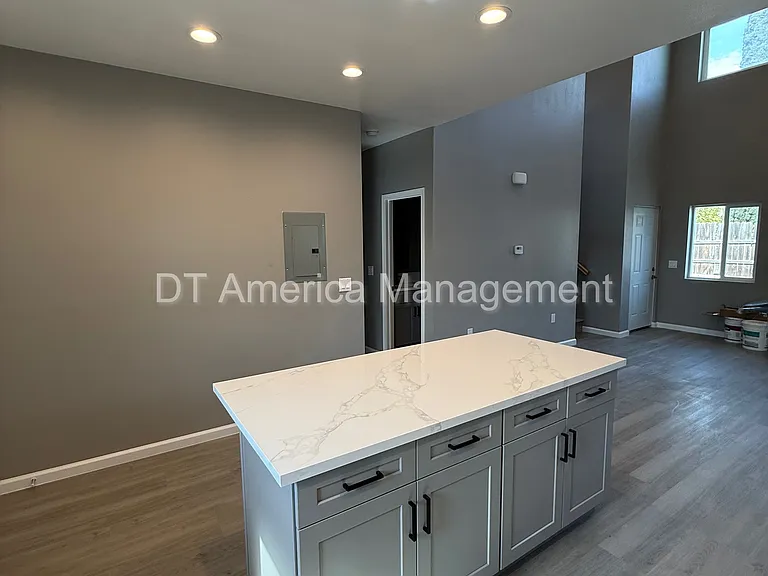 5484 Timothy Dr — Photo 13