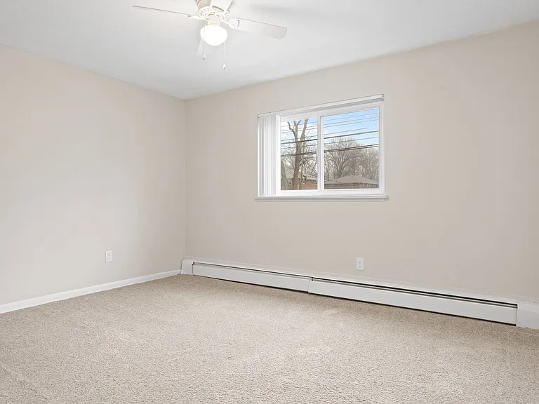 The Hillcrest Apartments — Photo 20