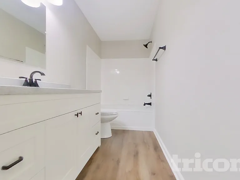 4525 Connaught East Dr — Photo 8