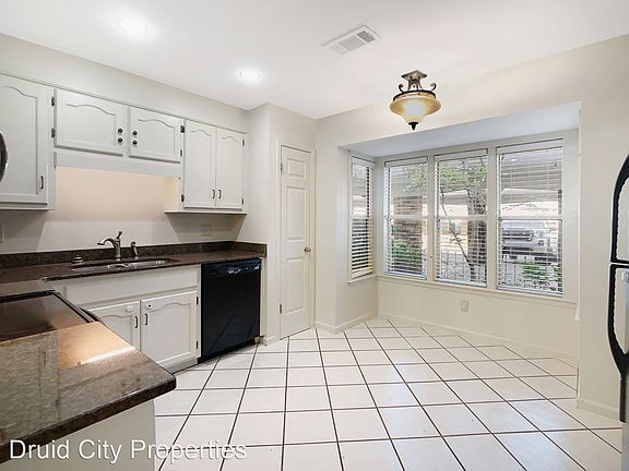 3rd image of 1711 Saint Charles Pl