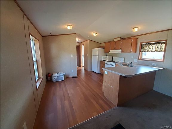 4th image of 2315 Birch Ln