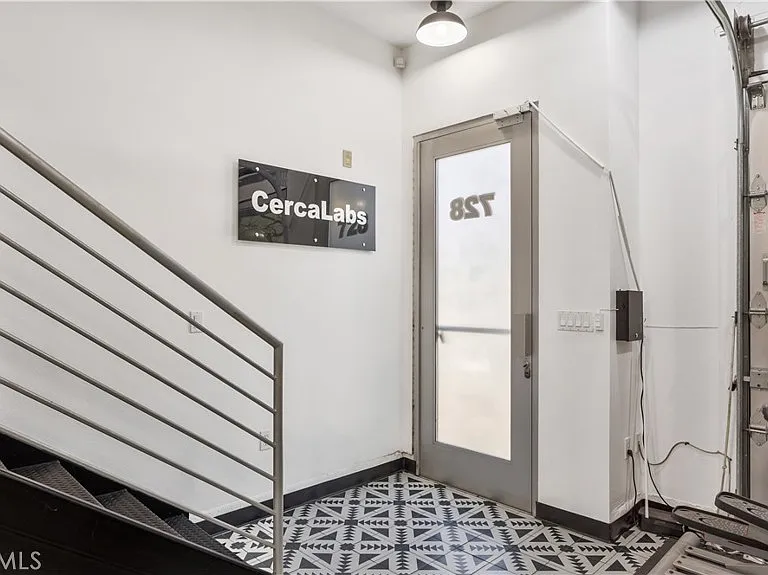 728 N Santiago St — Photo 30