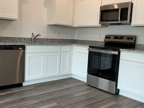 4th image of 210 Darlington Dr