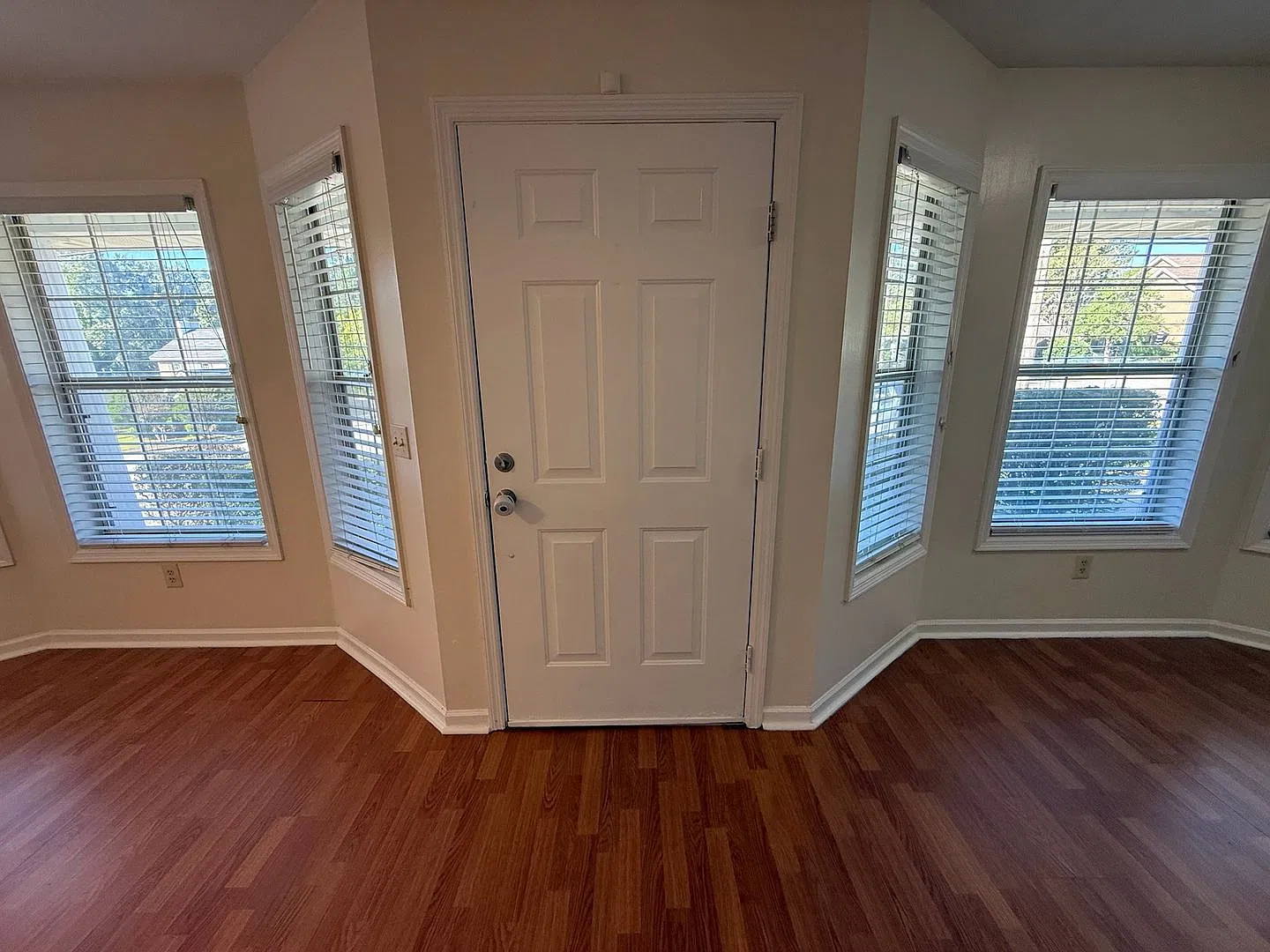 Short Term Lease Available Through April 30! Cute One Level Home In Shelton Park — Photo 4