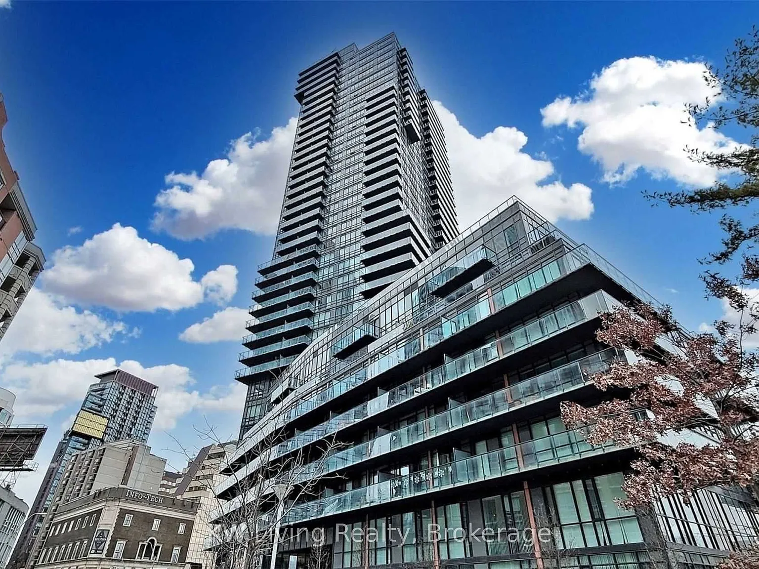 Milan Condos — Photo 1