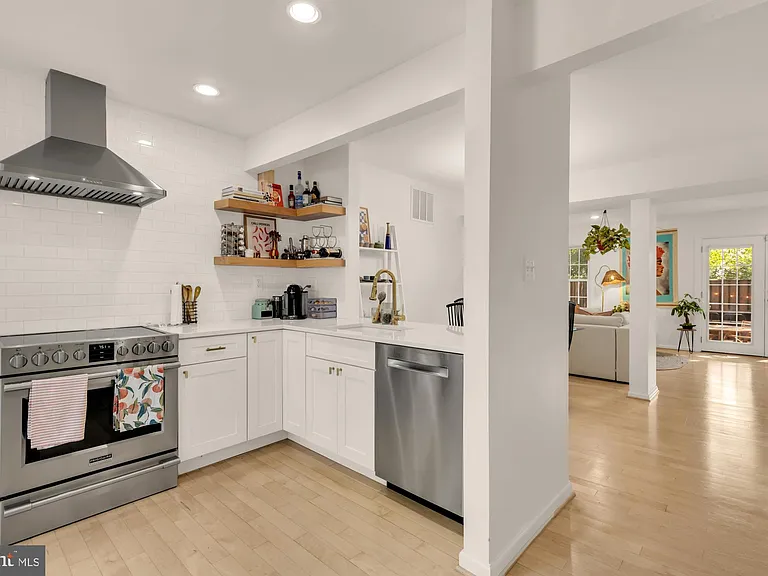 2536 S Walter Reed Dr #D — Photo 2