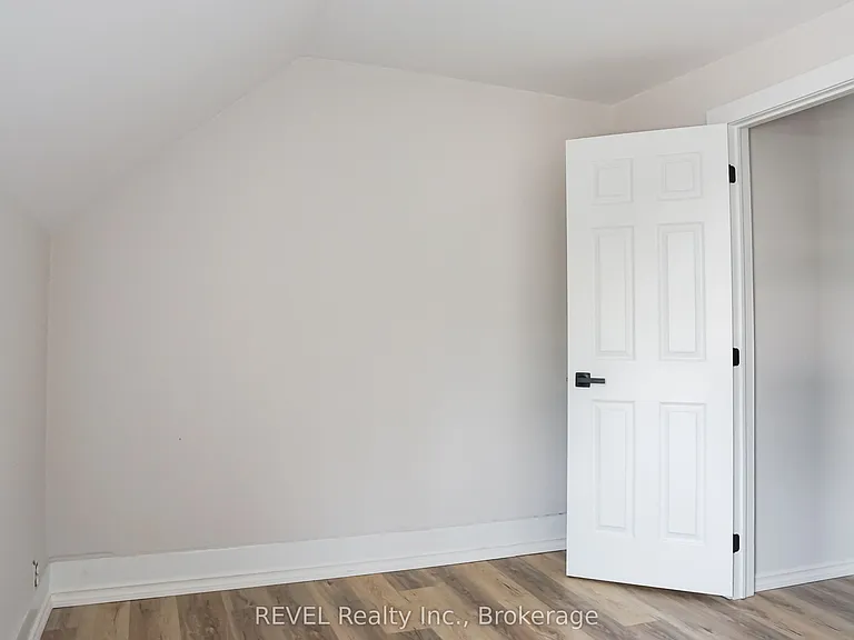 389 Glendale Ave — Photo 29