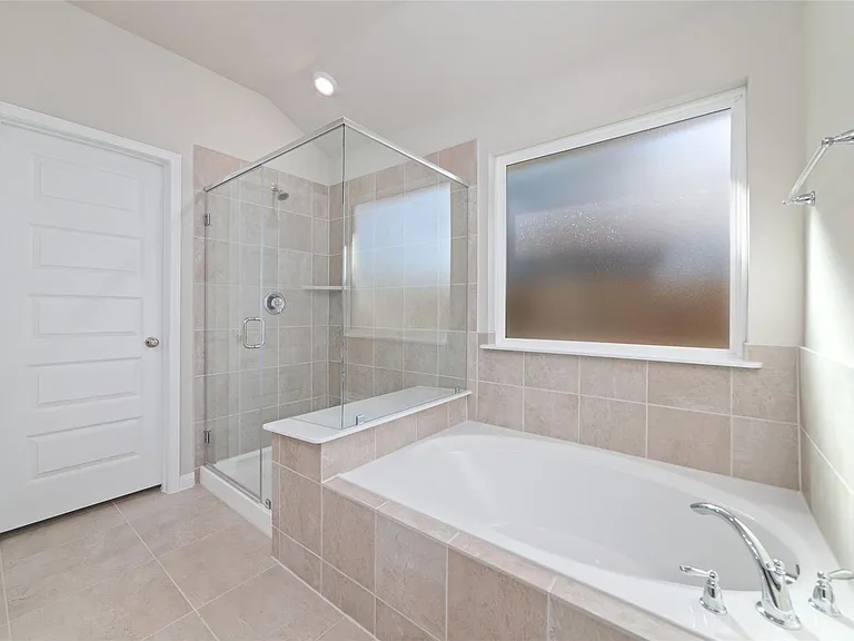 21518 Carbone Ln — Photo 16