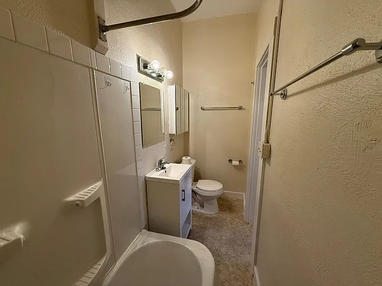157 NE Main St — Photo 13