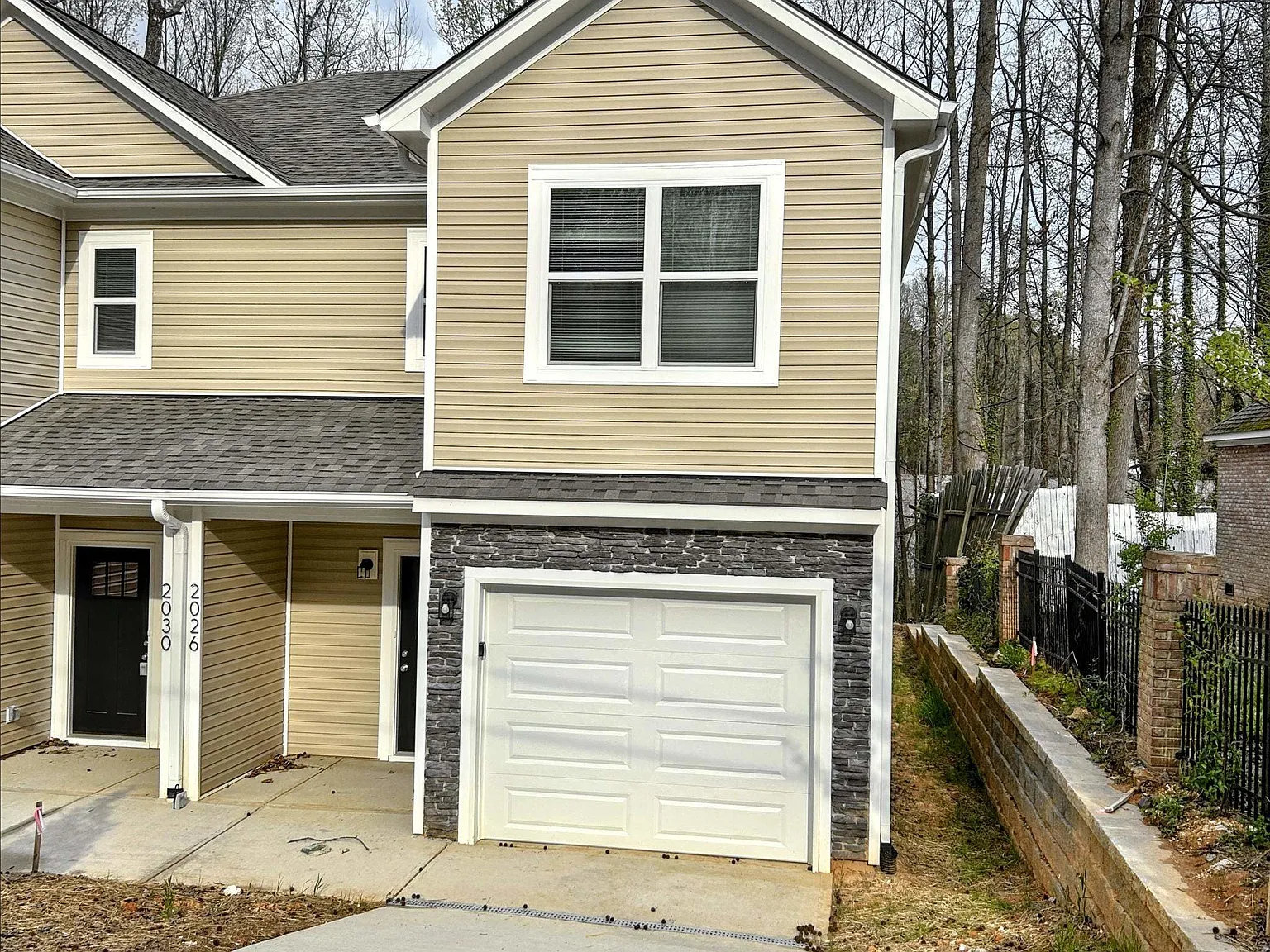 3 bed, 2.5 bath, 1485 sqft, $1,795 — Photo 2