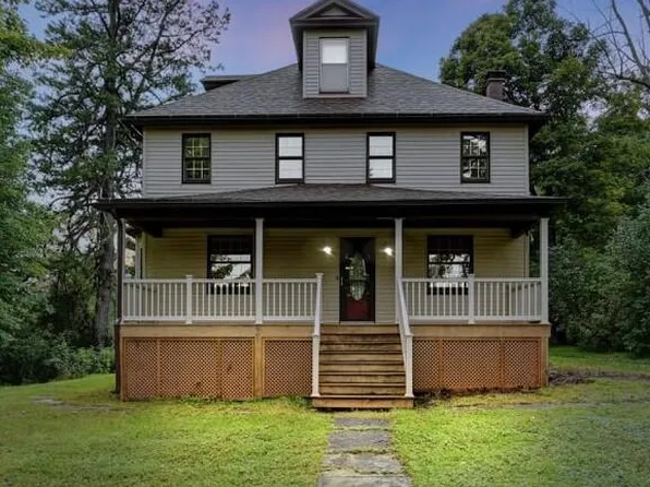 5580 Bloomington Rd, Moscow, PA 18444