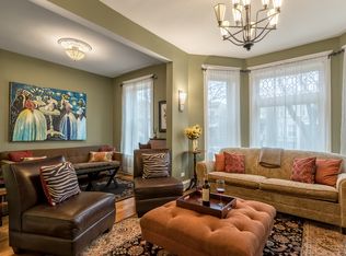 1216 W Newport Ave, Chicago, IL 60657