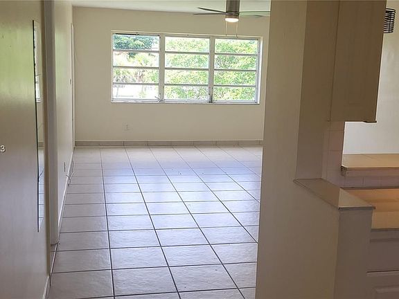 2nd image of 1450 NE 191st St APT 303