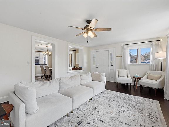 5th image of 810 Woodland Ave