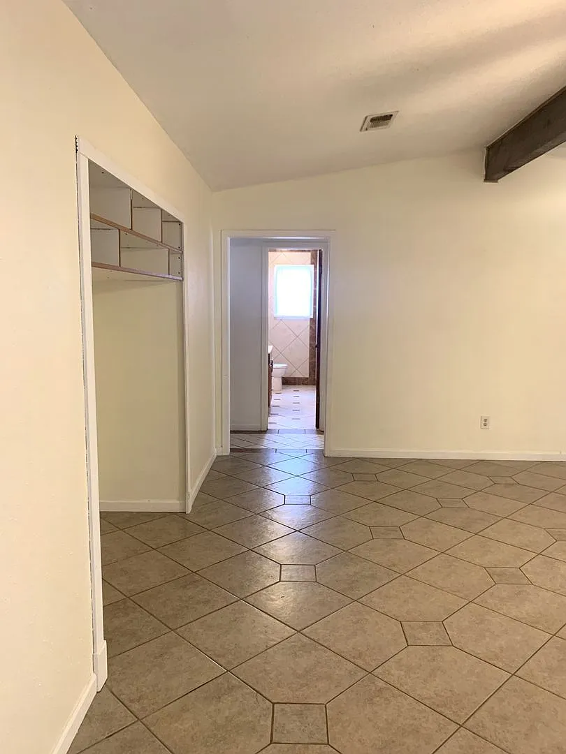 3 bdrm 1.75 bath — Photo 4