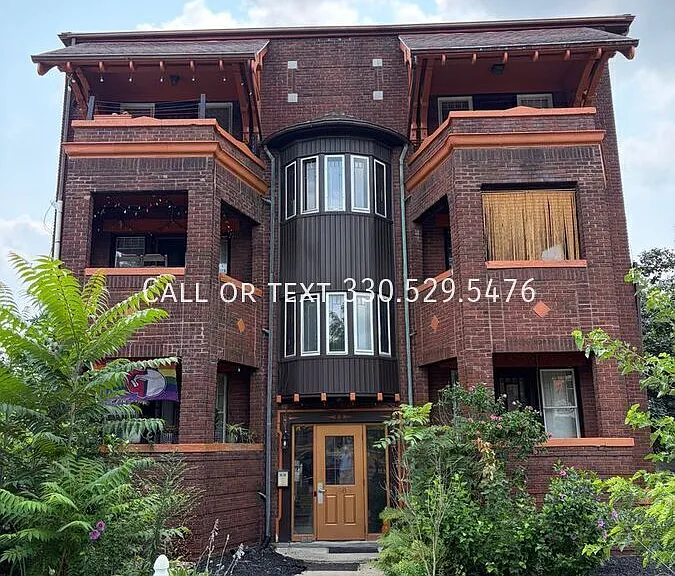 798 W Market St #6 — Photo 1
